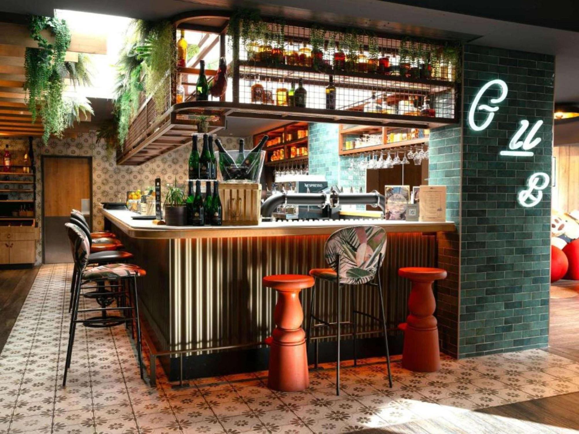 南瓦朗斯诺富特酒店 外观 照片